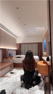 【御妍】厚黑丝腿绞踩踏深喉 JS251213-13