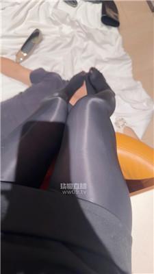 【御妍】厚黑丝腿绞踩踏深喉 JS251213-13
