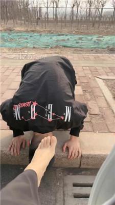【朱砂痣】开发驾校教练舔脏鞋臭脚