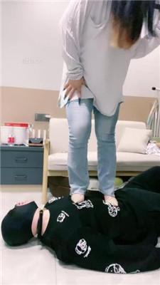 【小羊】鞭打狗链遛狗/骑脖/高跟踩踏/舔脏鞋底裸足