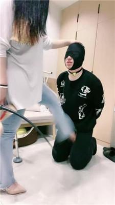 【小羊】鞭打狗链遛狗/骑脖/高跟踩踏/舔脏鞋底裸足