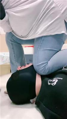 【小羊】鞭打狗链遛狗/骑脖/高跟踩踏/舔脏鞋底裸足
