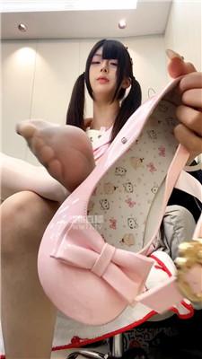 【小懿】白丝裸足    251225-26