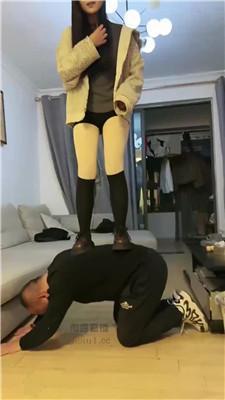 【西北傻子】素人小妹妹皮鞋黑袜踩 JS251224-51