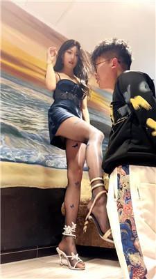 【佳佳】高跟黑丝诱惑虐杀 bf60054