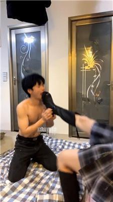 【霖霖女王】黑丝美腿欺负弟弟 JS251222-36