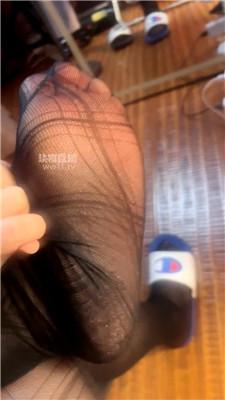 【蜜桃肉肉子】黑丝肥臀    251220-13