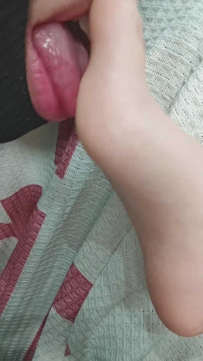超美小缘舔脚沉浸式偷舔恋足