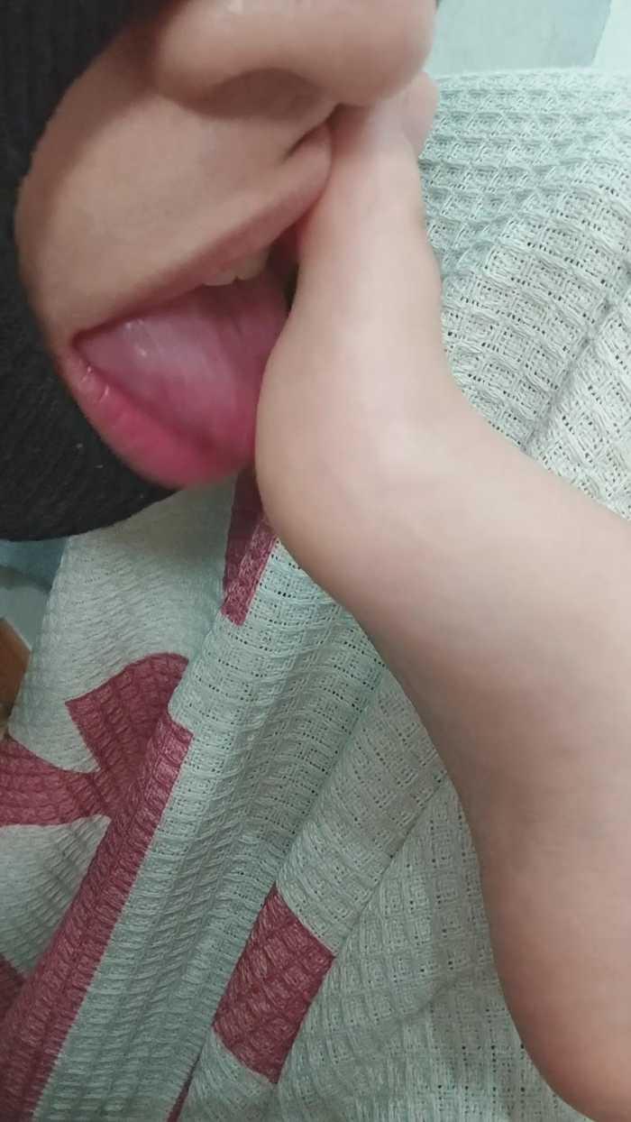 超美小缘舔脚沉浸式偷舔恋足
