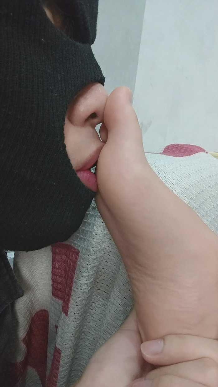 超美小缘舔脚沉浸式偷舔恋足