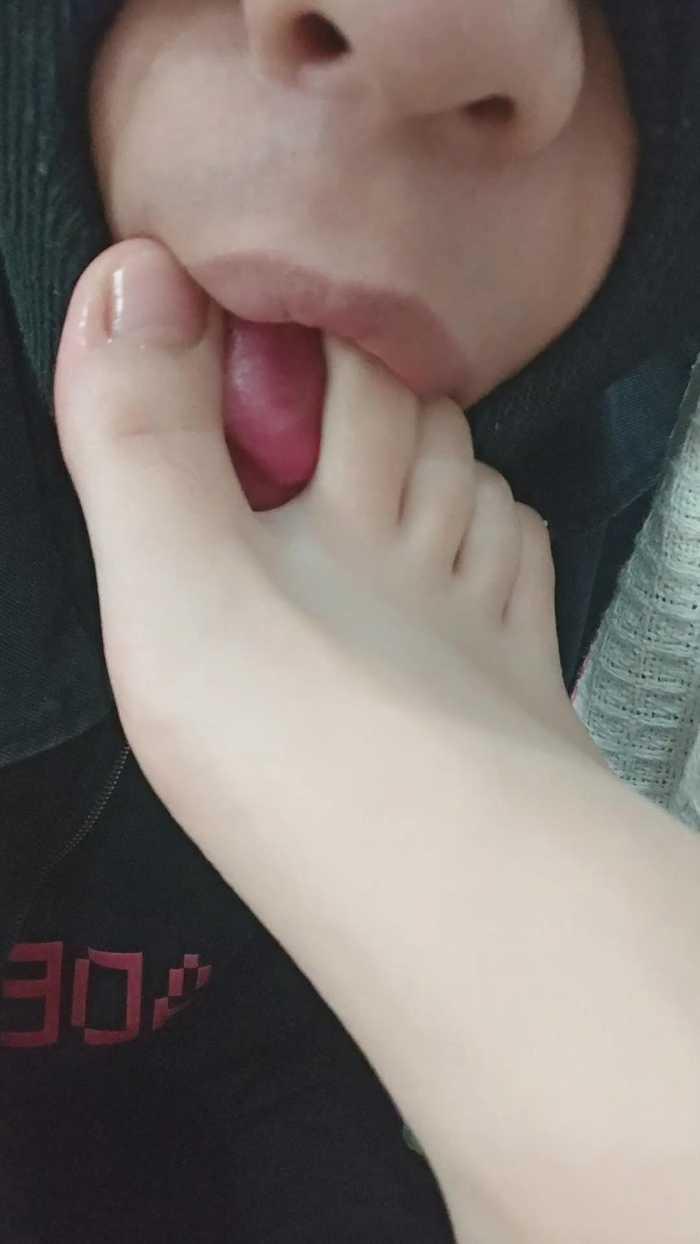 超美小缘舔脚沉浸式偷舔恋足