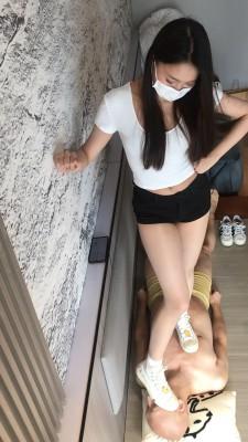 泡芙妹妹三双运动鞋踩踏毯子 YC-250204