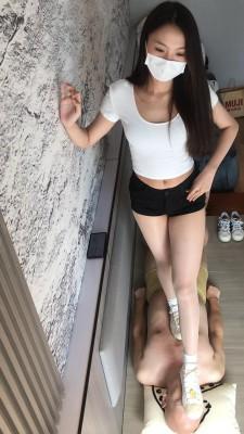 泡芙妹妹三双运动鞋踩踏毯子 YC-250204
