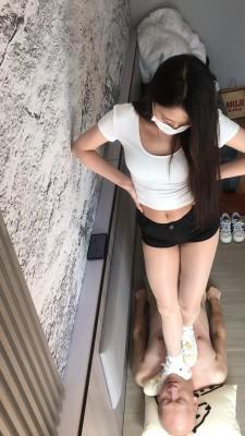 泡芙妹妹三双运动鞋踩踏毯子 YC-250204