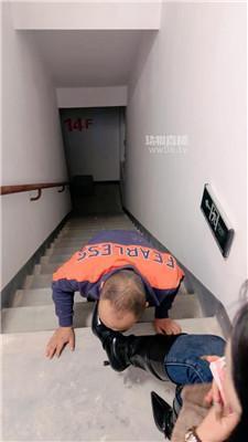 【可可夫妻】楼道训化ATM奴 bf59158