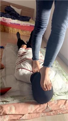 【心伊】捆绑掐乳掐脖-跳踩吃脚皮  JS251116-6