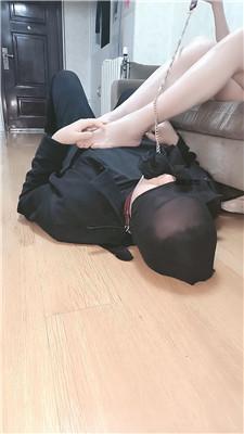 【雨姐】黑丝高跟踩废夫奴 JS251114-1