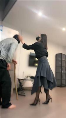 【辣姐】断腿50岁老狗申请出战 JS251113-58