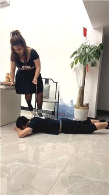 【小猫】姐妹花惩罚跑骚奴 JS251211-30