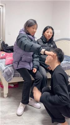 【小宇狗狗】开发双学生妹玩虐 JS251117-27