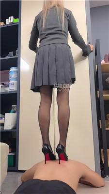 【万灵】陪酒小妹换多鞋踩踏踢踹 bf59141