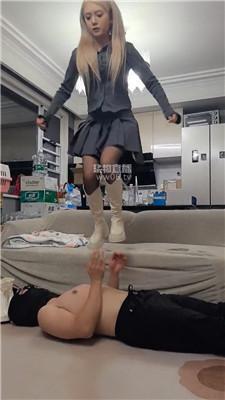 【万灵】陪酒小妹换多鞋踩踏踢踹 bf59141