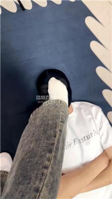 【狗哥】素人姐姐小白鞋白袜踩 JS251115-7