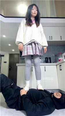【素人挖掘机】开发白袜妹妹气味辱 JS251113-39