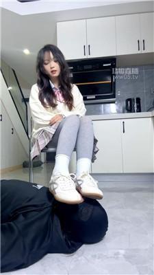 【素人挖掘机】开发白袜妹妹气味辱 JS251113-39