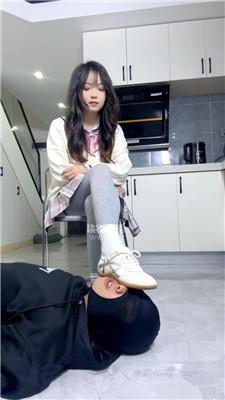 【素人挖掘机】开发白袜妹妹气味辱 JS251113-39