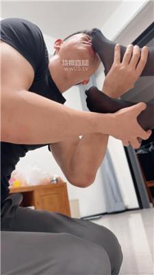 【腿腿】酸臭黑丝踩-散鞭抽 bf59050
