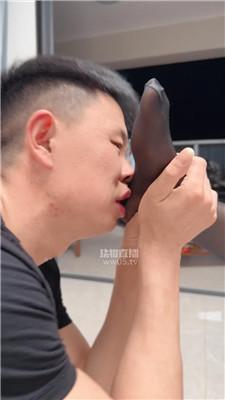 【腿腿】酸臭黑丝踩-散鞭抽 bf59050