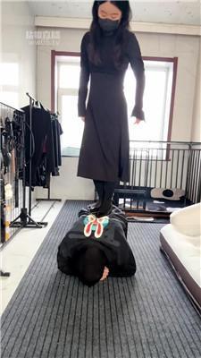 【77夫妻】惩罚发骚绿毛 JS251113-20