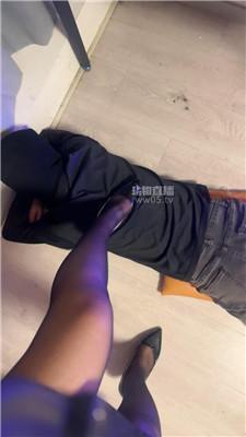 【谰谰】黑丝美腿踩弟弟狗 JS251110-39