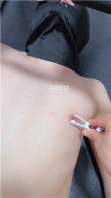 【颜可】棉袜裸足舔-电击虐乳 JS251110-43