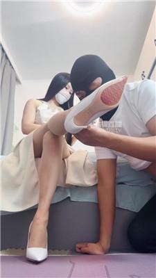 【丽娜】高跟玩虐脚下奴 JS251110-42