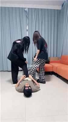 【猴歌】双S-学生妹暴力踢踹踩 JS251110-32