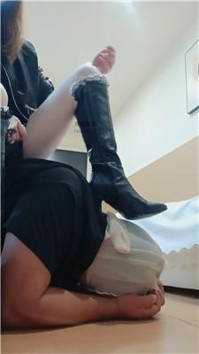 【三寸金脚】长靴碾压踩-恋足狂舔 JS251211-4