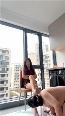 【小7S】阳台处刑鞋奴脚奴 JS251211-3