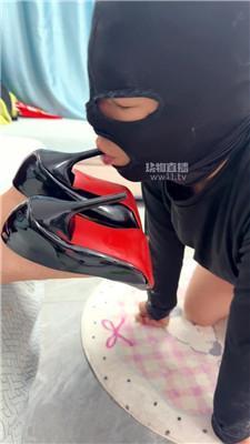 【桃欣】高跟丝袜美腿胯下辱 JS251221-12
