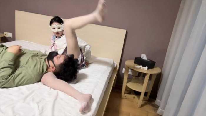 可爱JK白丝女生沉浸式绞杀男生 ACYC-4620