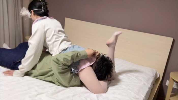 可爱JK白丝女生沉浸式绞杀男生 ACYC-4620