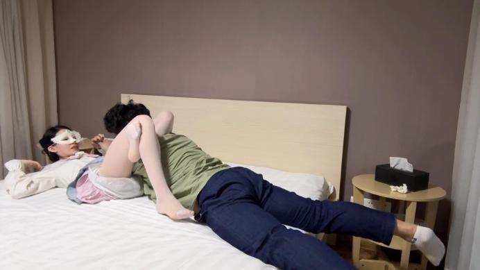 可爱JK白丝女生沉浸式绞杀男生 ACYC-4620