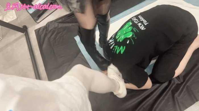 南京南星S携闺蜜爆踹狗头 YC-250608-6