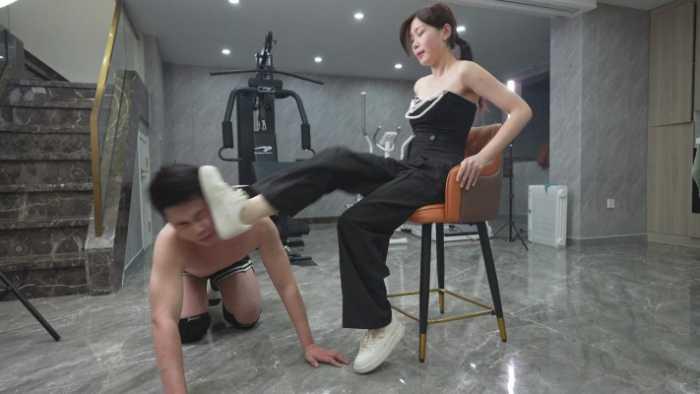 高跟踩踏中喝圣水,高跟踩踏中强制舔脚,碾手血肉模糊 YC-250606-7 高跟踩踏中喝圣水,高跟踩踏中强制舔脚,碾手血肉模糊 YC-250606-7