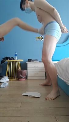 【啦啦啦】舞蹈小姐姐暴力踢裆 ACYC-2158 【啦啦啦】舞蹈小姐姐暴力踢裆 ACYC-2158
