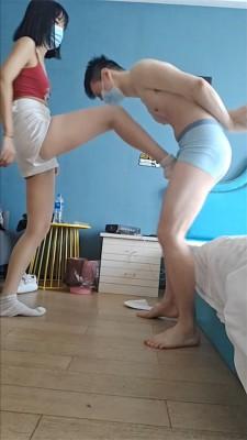 【啦啦啦】舞蹈小姐姐暴力踢裆 ACYC-2158 【啦啦啦】舞蹈小姐姐暴力踢裆 ACYC-2158