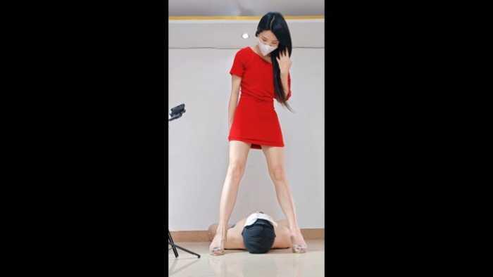 小贝祖宗性感后妈裙，红色美甲，网红透明高跟红金姨妈巾羞辱 YC-250523-5