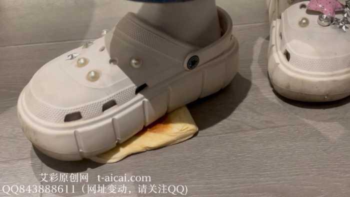 【静琪】洞洞鞋皮鞋白袜踩面包 YC-250514