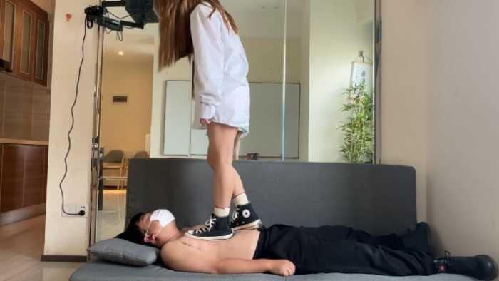 【小鲨鱼殿下】匡威全体重踩脖子踩裆 飞坐肚子 YC-250106-2